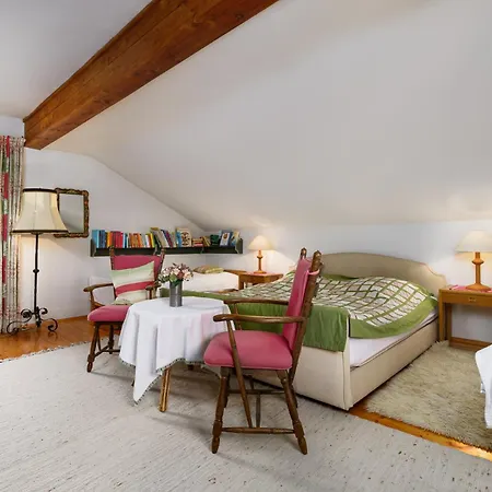 Large House With Big Garden Hintersee