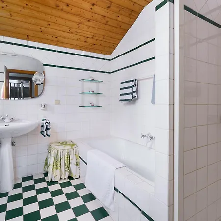 Large House With Big Garden * Hintersee