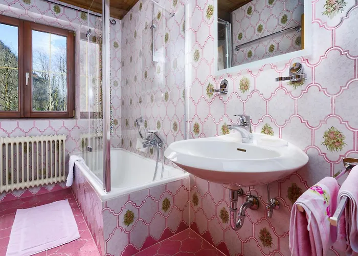 Сasa de vacaciones Large House With Big Garden