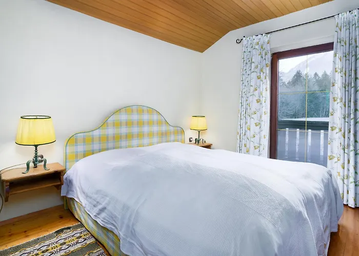 Large House With Big Garden * Hintersee