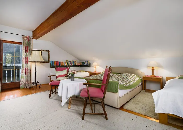 Large House With Big Garden Hintersee