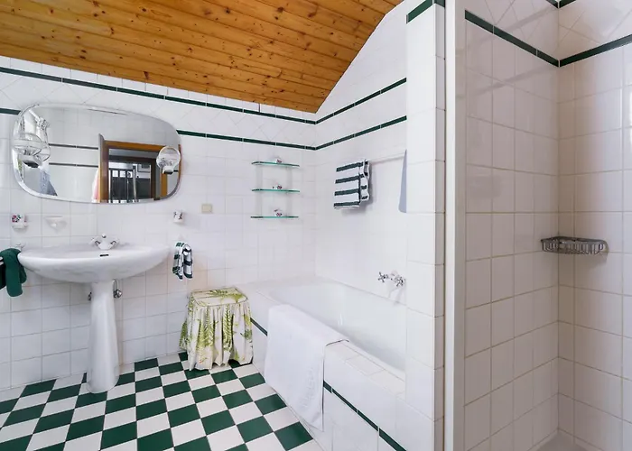 Large House With Big Garden * Hintersee